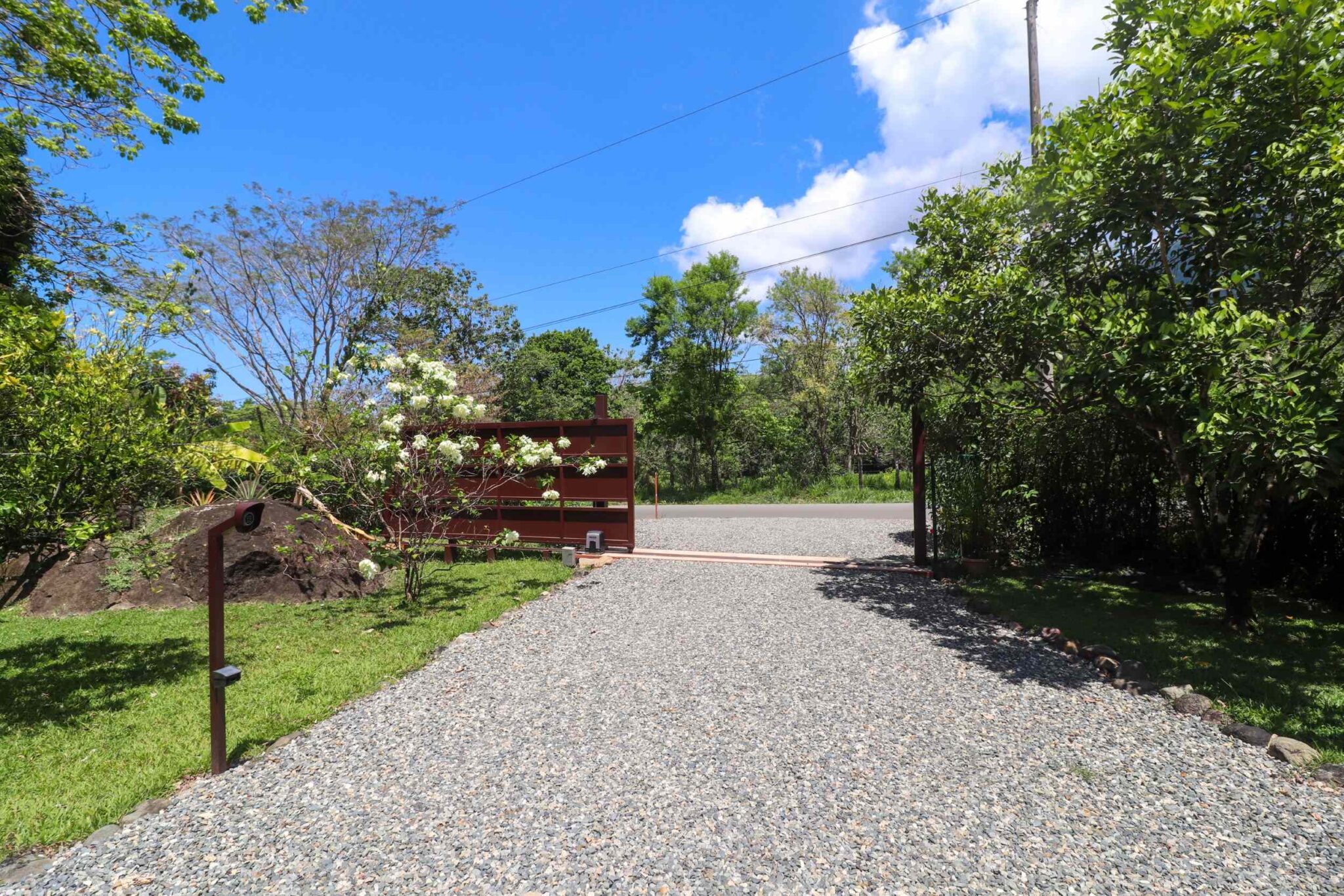 ojochal-calleDelbosque4-1222- (45) Easy-Access Home with Beautiful Outdoor Living Space, Pool & Garden in Ojochal Costa Rica