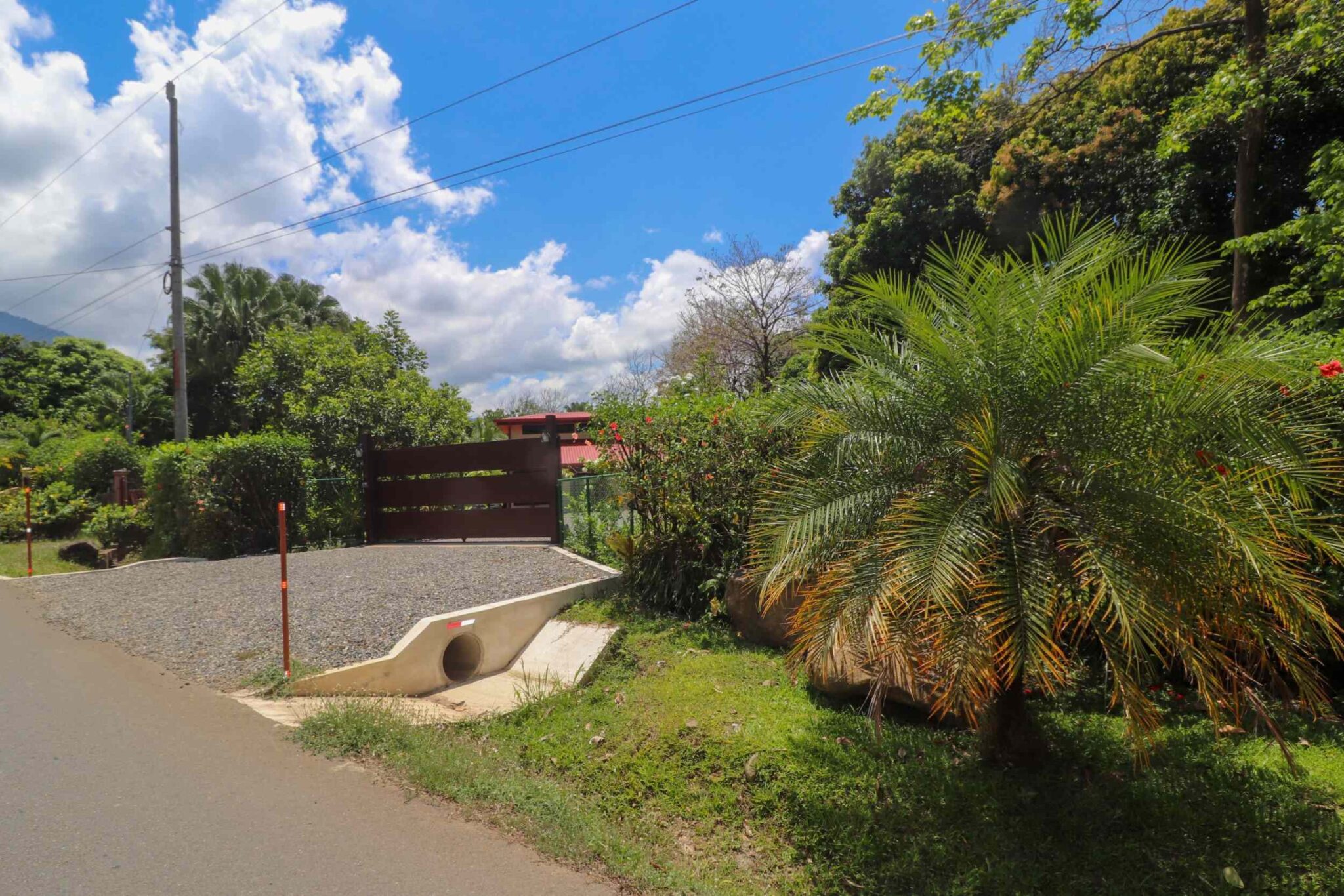 ojochal-calleDelbosque4-1222- (36) Easy-Access Home with Beautiful Outdoor Living Space, Pool & Garden in Ojochal Costa Rica