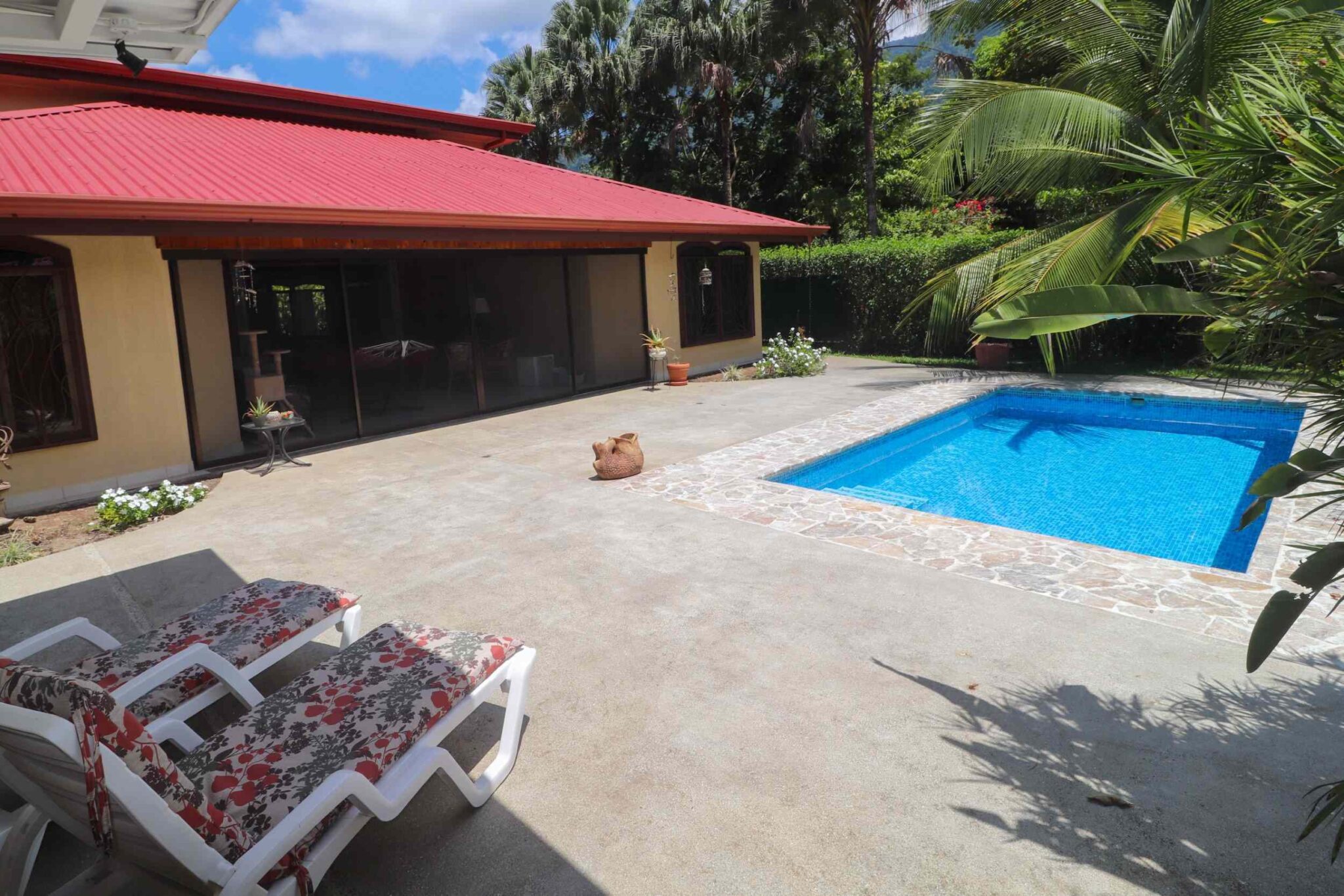 ojochal-calleDelbosque4-1222- (30) Easy-Access Home with Beautiful Outdoor Living Space, Pool & Garden in Ojochal Costa Rica