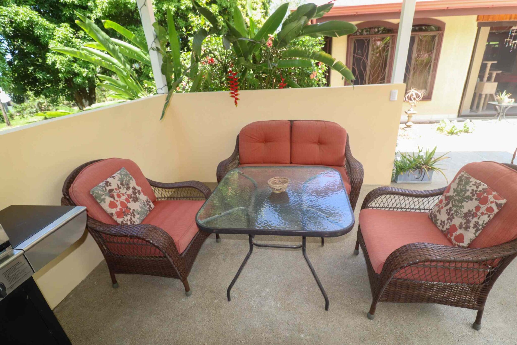 ojochal-calleDelbosque4-1222- (31) Easy-Access Home with Beautiful Outdoor Living Space, Pool & Garden in Ojochal Costa Rica