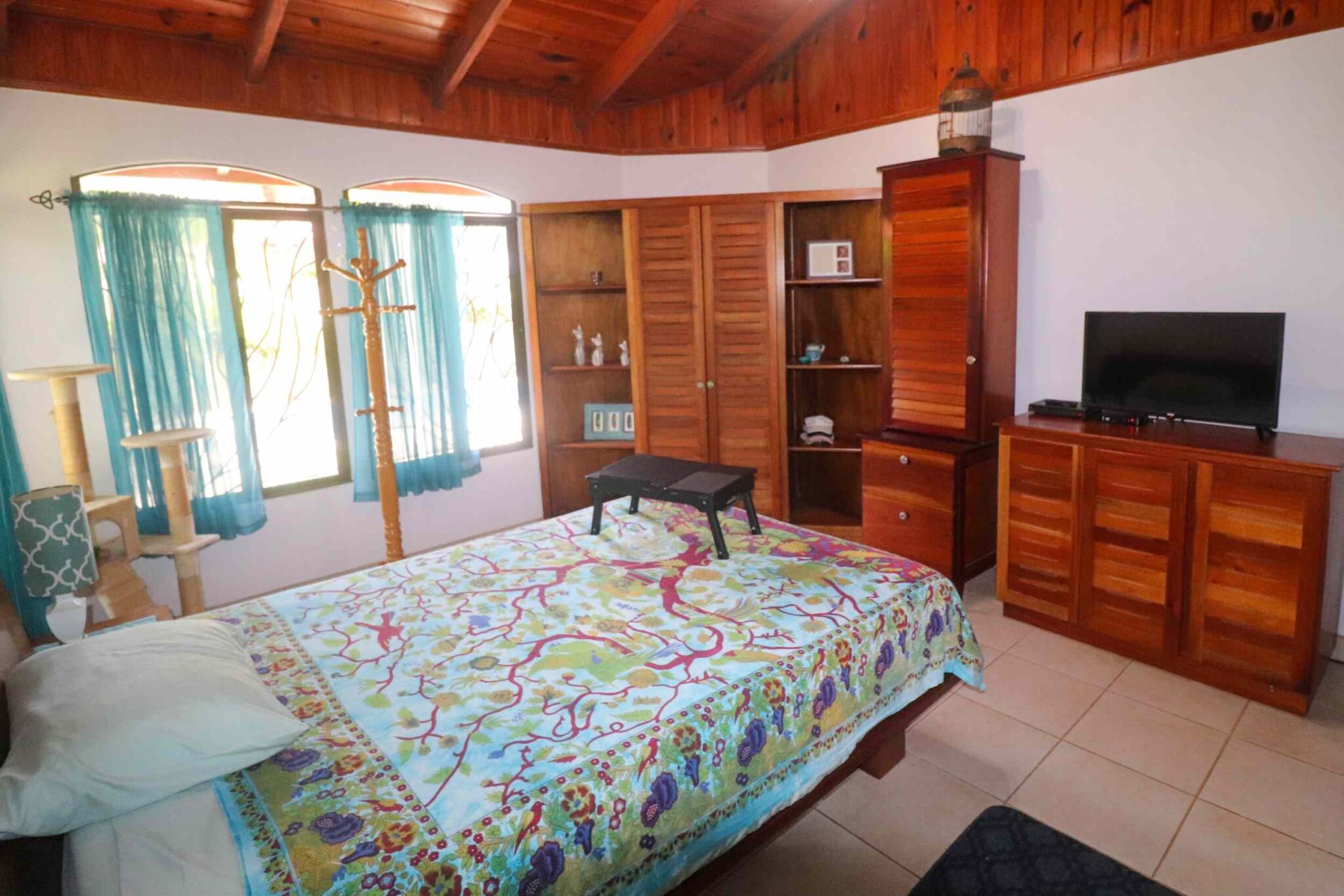 ojochal-calleDelbosque4-1222- (22) Easy-Access Home with Beautiful Outdoor Living Space, Pool & Garden in Ojochal Costa Rica