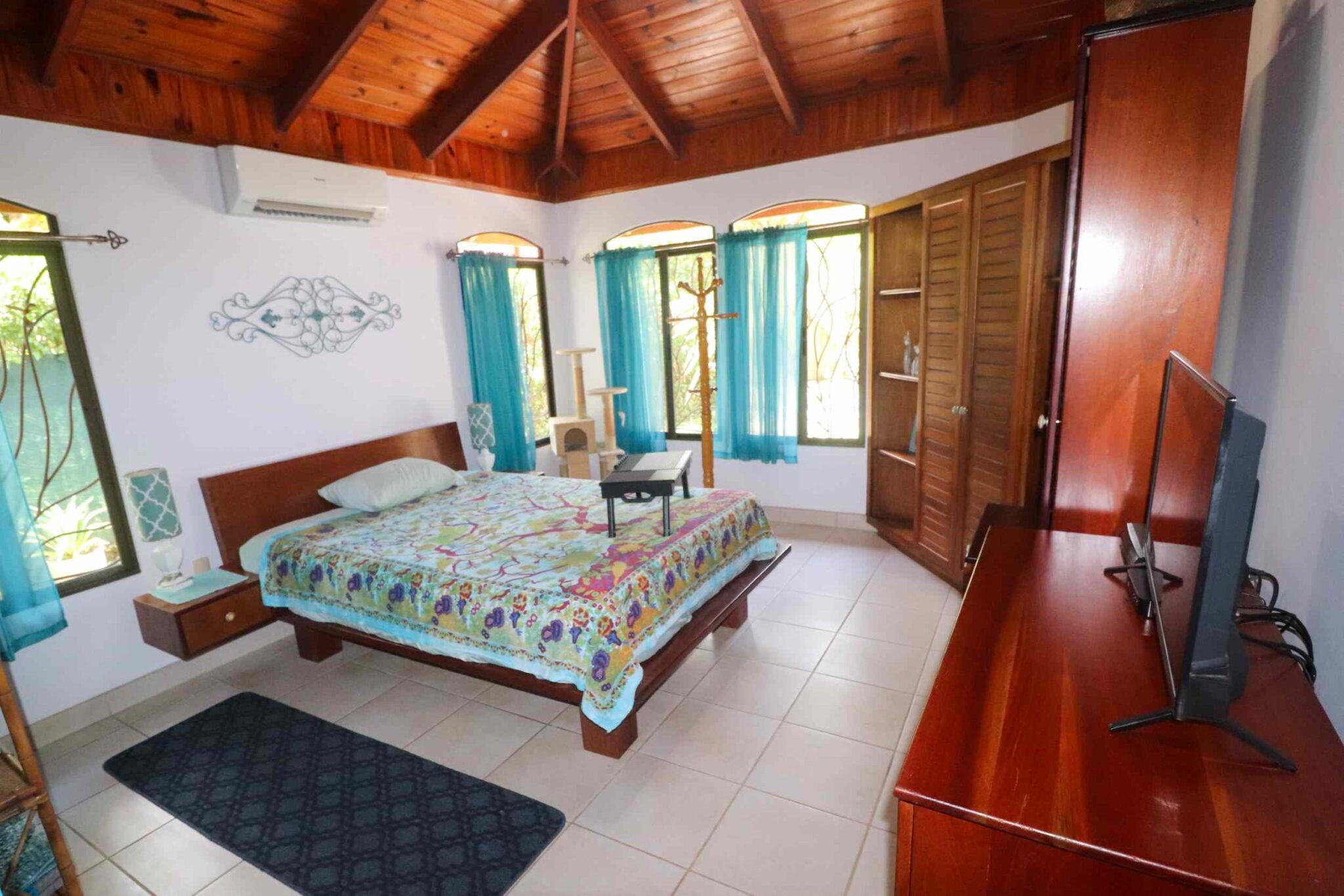ojochal-calleDelbosque4-1222- (21) Easy-Access Home with Beautiful Outdoor Living Space, Pool & Garden in Ojochal Costa Rica