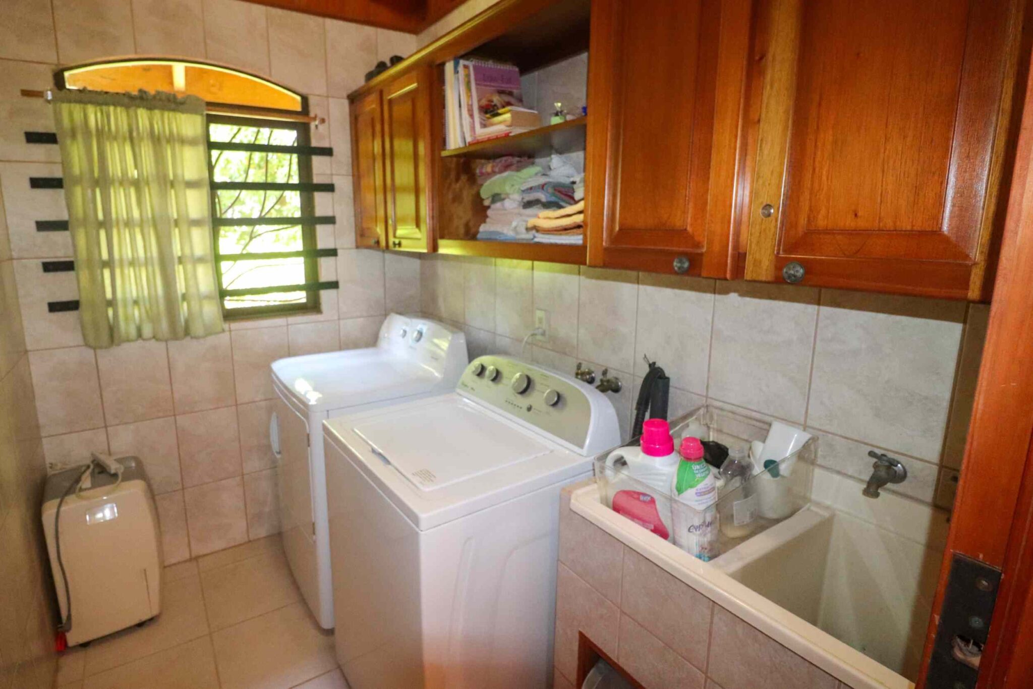 ojochal-calleDelbosque4-1222- (16) Easy-Access Home with Beautiful Outdoor Living Space, Pool & Garden in Ojochal Costa Rica