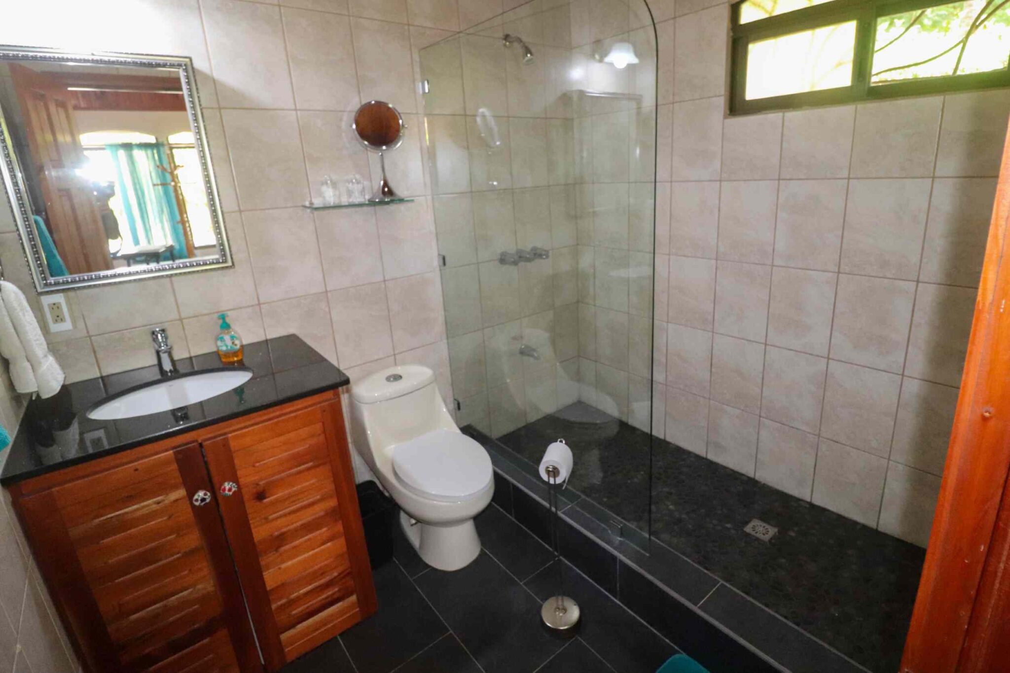 ojochal-calleDelbosque4-1222- (23) Easy-Access Home with Beautiful Outdoor Living Space, Pool & Garden in Ojochal Costa Rica