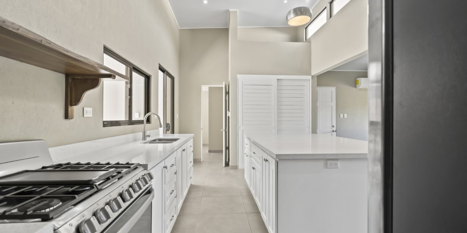 New Modern-Style 3-Bedroom Home with Pool in Easy, Walk-to-Beach Location in Bahia near Uvita Costa Rica New Modern-Style 3-Bedroom Home with Pool in Easy, Walk-to-Beach Location in Bahia near Uvita Costa Rica