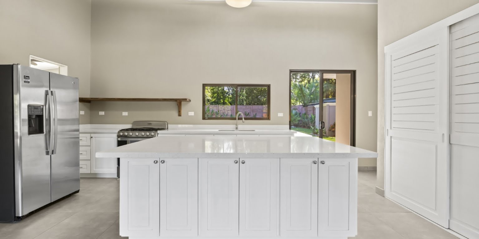 New Modern-Style 3-Bedroom Home with Pool in Easy, Walk-to-Beach Location in Bahia near Uvita Costa Rica New Modern-Style 3-Bedroom Home with Pool in Easy, Walk-to-Beach Location in Bahia near Uvita Costa Rica