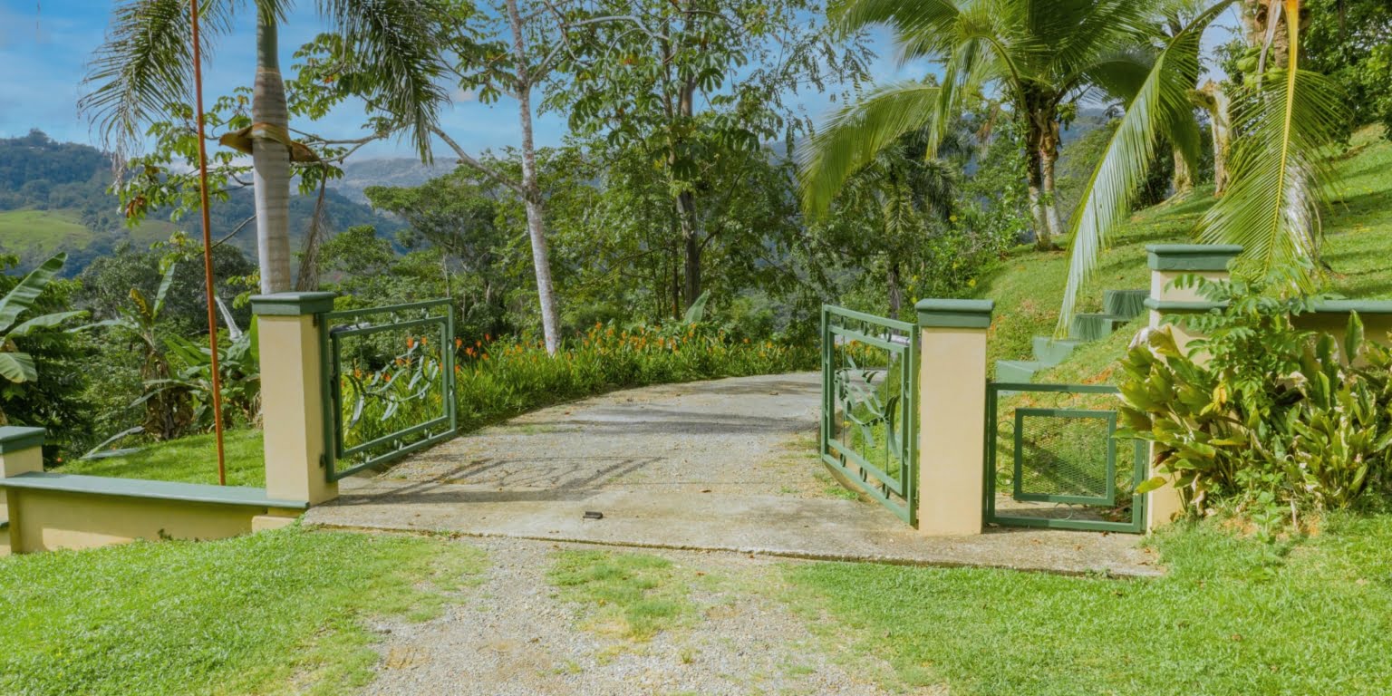 Country Club Feel Oasis Surrounded by Mountains with Cacao Farm in Platanillo above Dominical Costa Rica Country Club Feel Oasis Surrounded by Mountains with Cacao Farm in Platanillo above Dominical Costa Rica