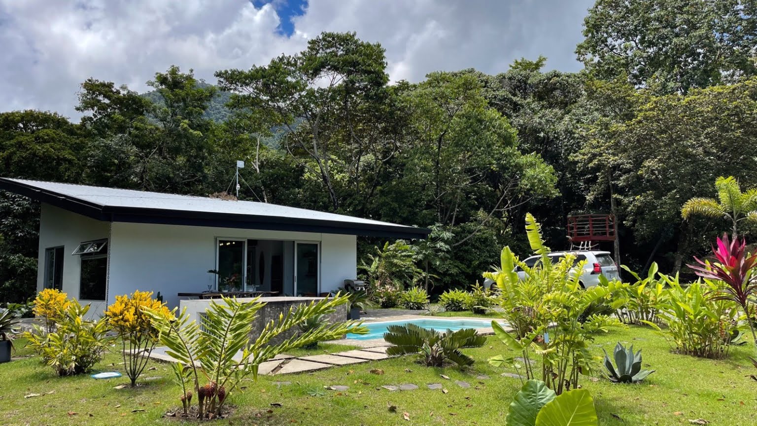 5449 Tres Rios 2 bed House – 1 Two-Bedroom Home in Private Location with Glimpse of The Pacific in Tres Rios Costa Rica