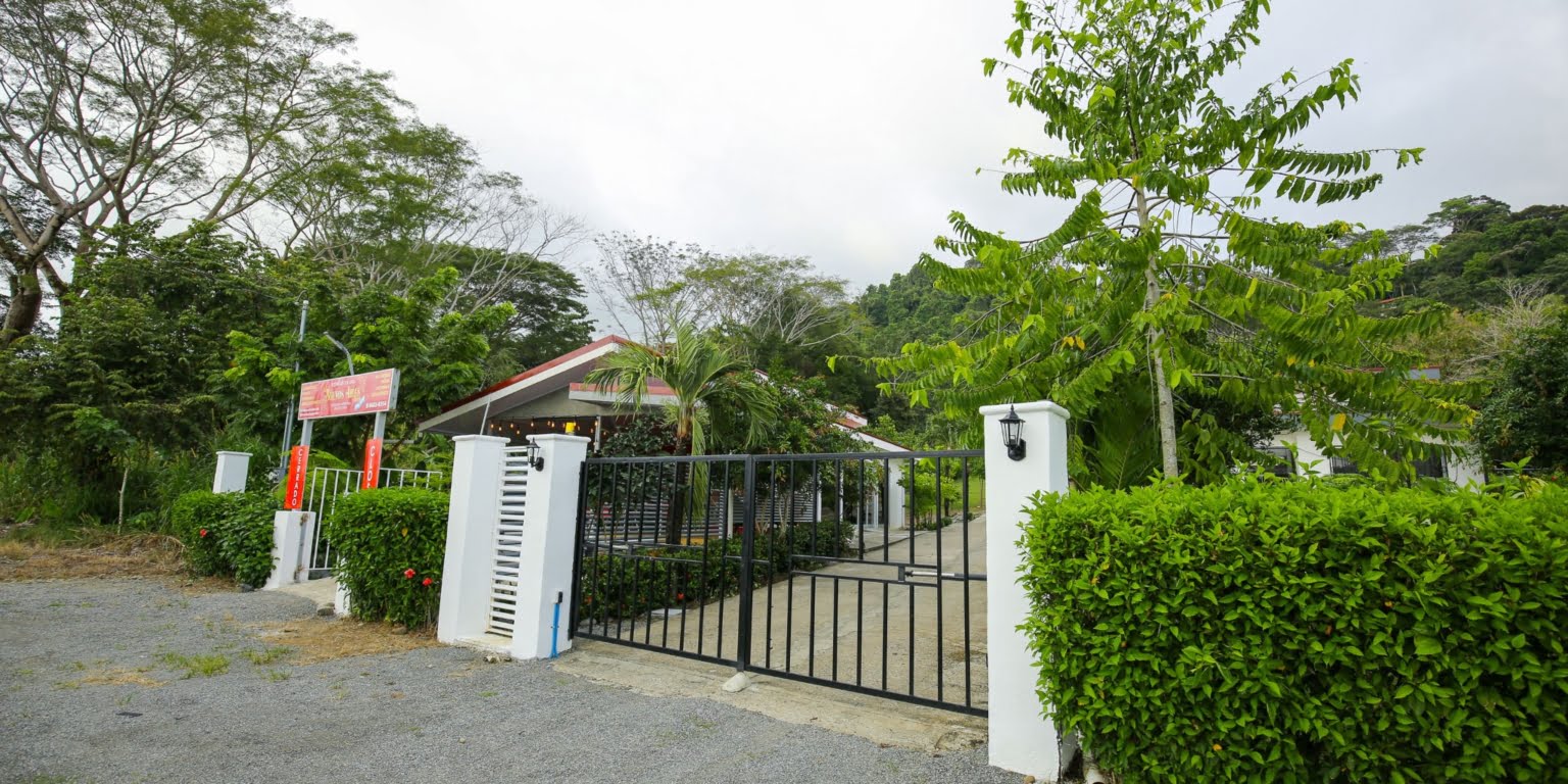 DVO_4447 Commercial Opportunity – Home, Rental Cabins & Room to Build More in Hatillo near Dominical Costa Rica