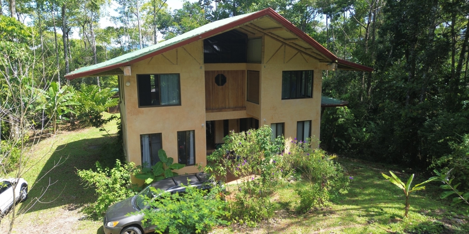 Cozy Jungle House in Platanillo above Dominical Costa Rica Cozy Jungle House in Platanillo above Dominical Costa Rica