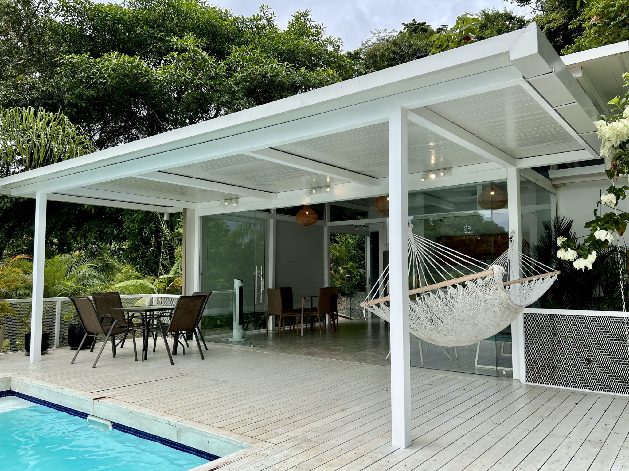 Very Private 2-Bedroom Modern Style Home with Pool in Ojochal Very Private 2-Bedroom Modern Style Home with Pool in Ojochal
