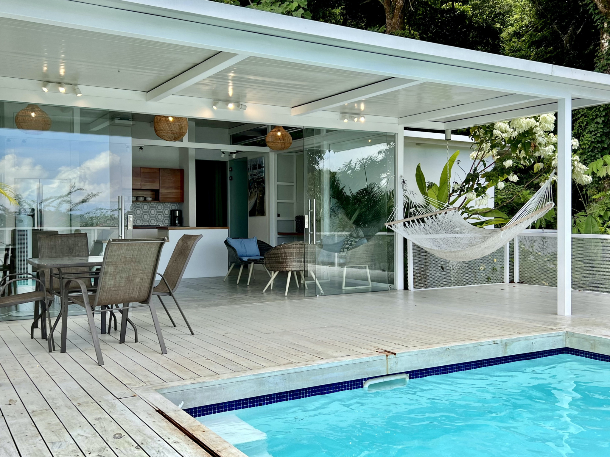 Very Private 2-Bedroom Modern Style Home with Pool in Ojochal Very Private 2-Bedroom Modern Style Home with Pool in Ojochal