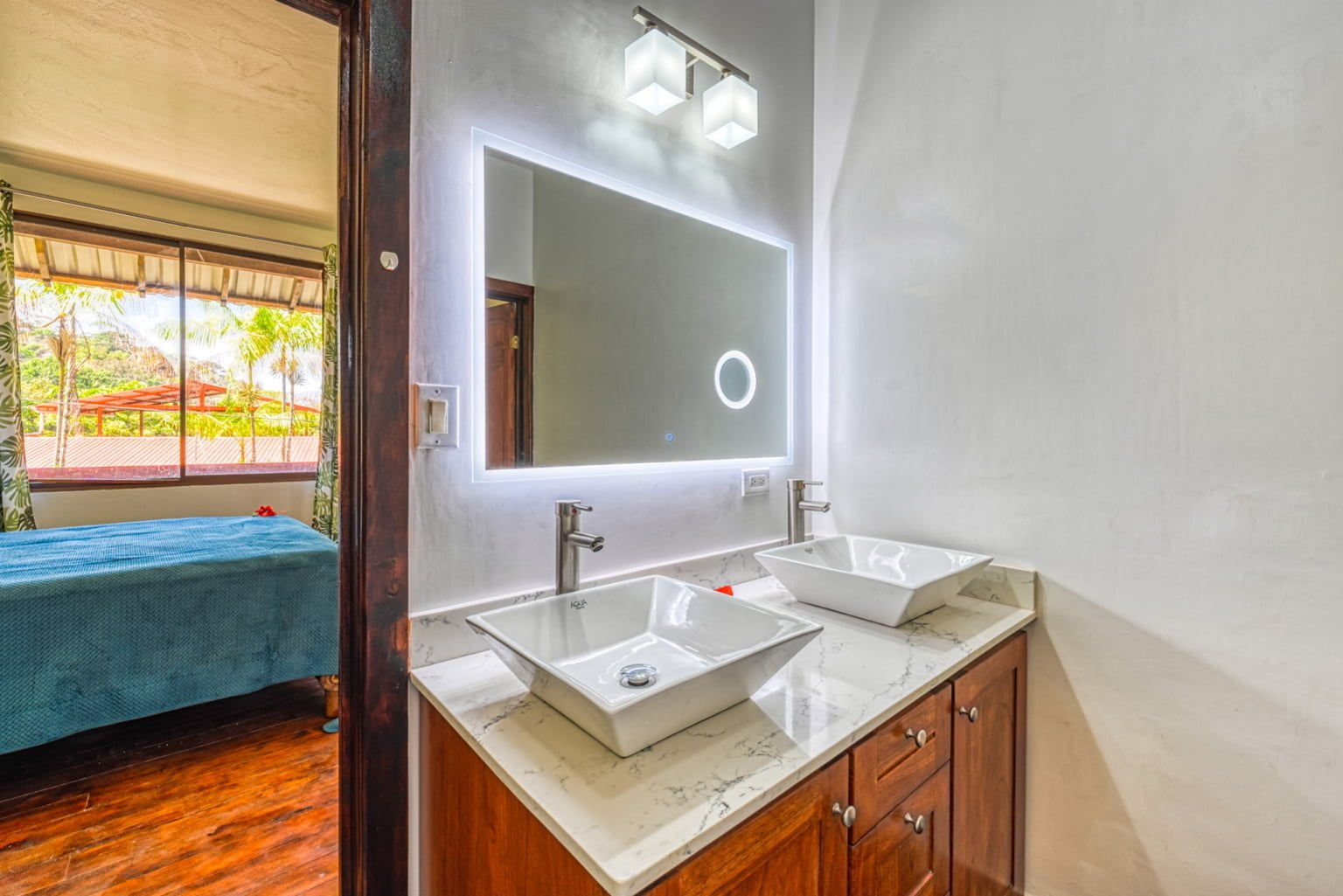 Ideal Rental Home On the River Walking Distance to Dominical Beach Ideal Rental Home On the River Walking Distance to Dominical Beach