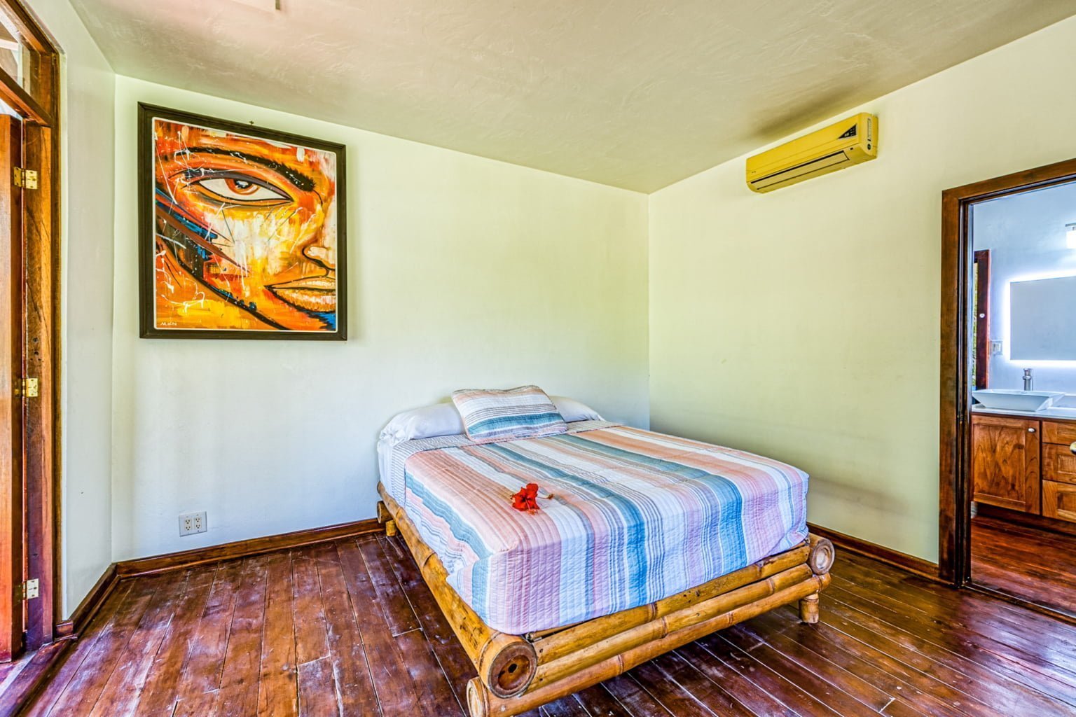 Ideal Rental Home On the River Walking Distance to Dominical Beach Ideal Rental Home On the River Walking Distance to Dominical Beach