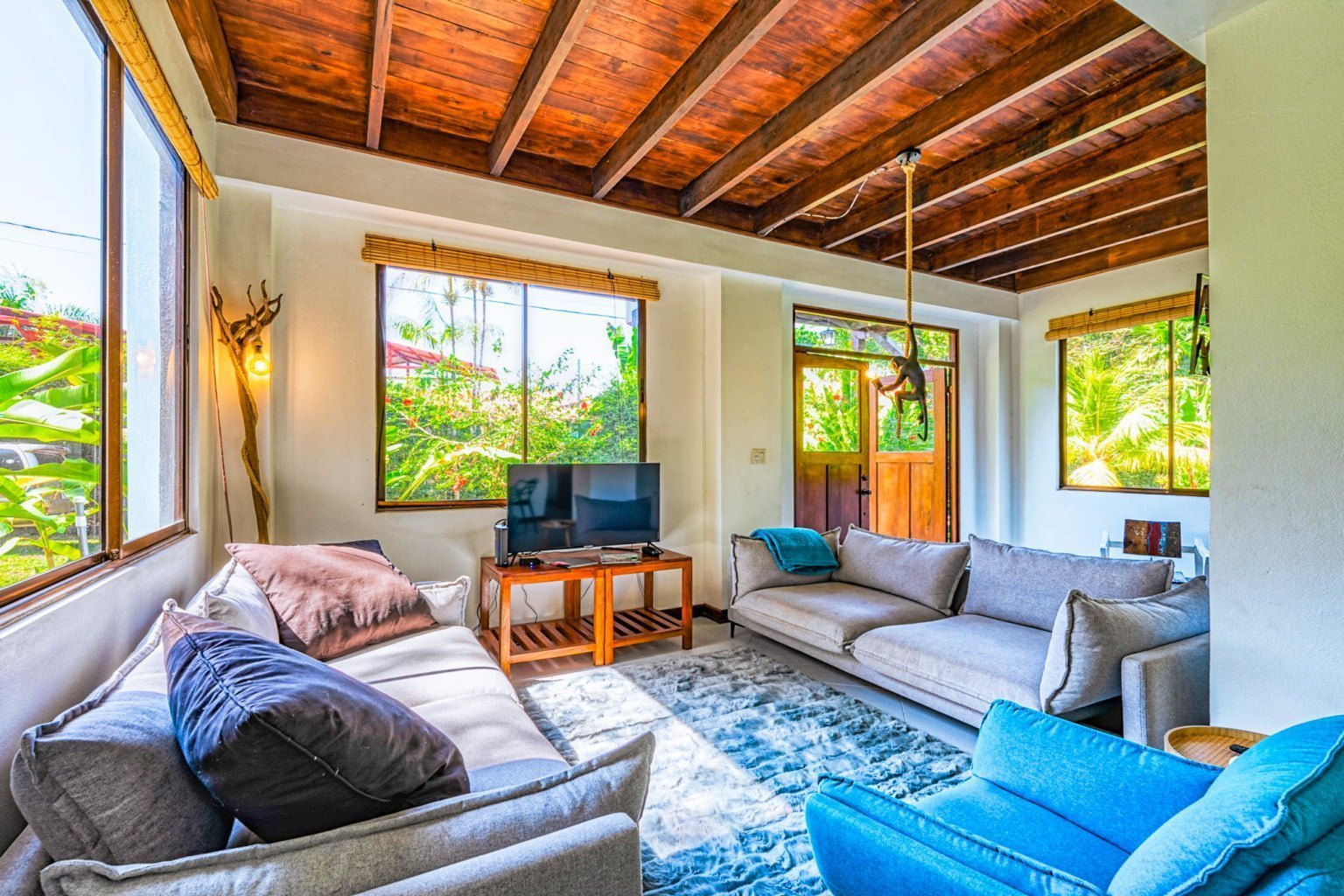 Ideal Rental Home On the River Walking Distance to Dominical Beach Ideal Rental Home On the River Walking Distance to Dominical Beach