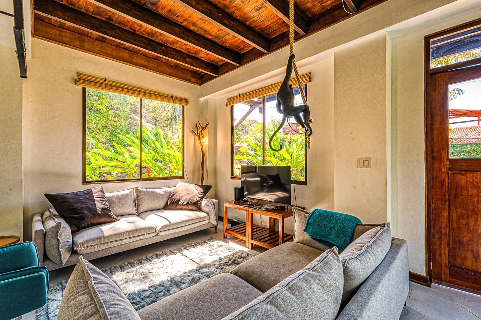 Ideal Rental Home On the River Walking Distance to Dominical Beach Ideal Rental Home On the River Walking Distance to Dominical Beach