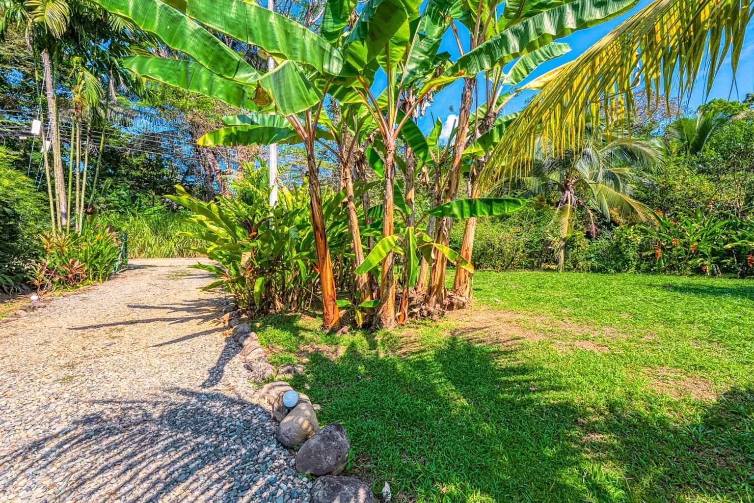 Ideal Rental Home On the River Walking Distance to Dominical Beach Ideal Rental Home On the River Walking Distance to Dominical Beach