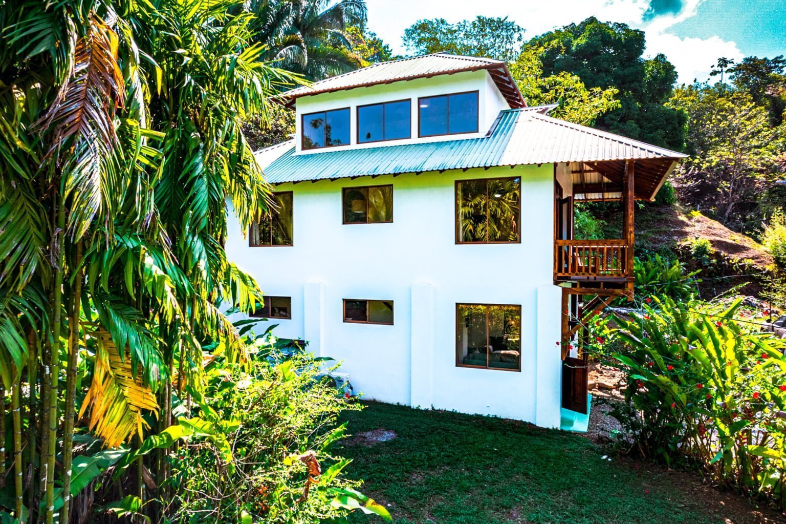 Ideal Rental Home On the River Walking Distance to Dominical Beach Ideal Rental Home On the River Walking Distance to Dominical Beach