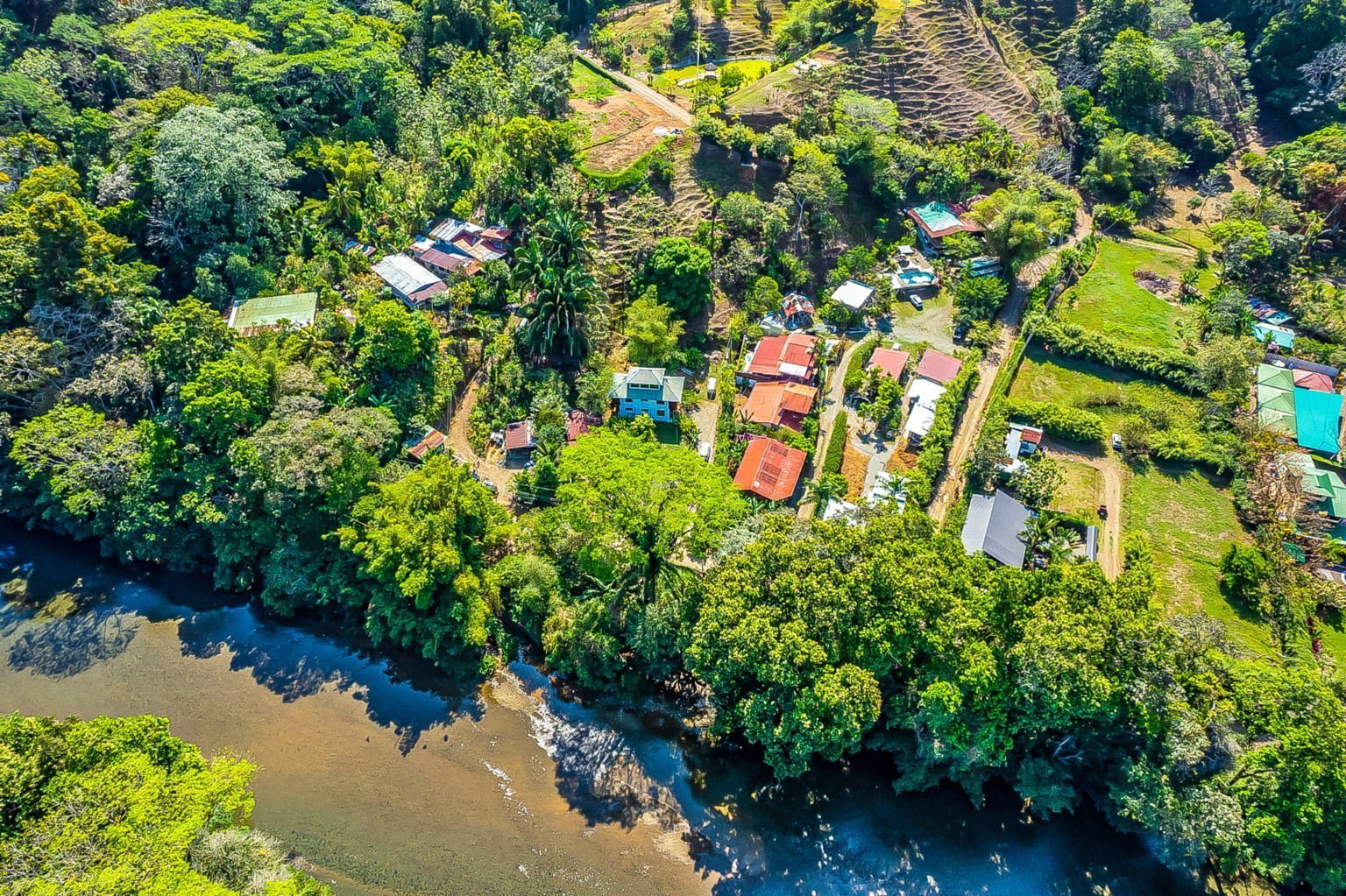 Ideal Rental Home On the River Walking Distance to Dominical Beach Ideal Rental Home On the River Walking Distance to Dominical Beach