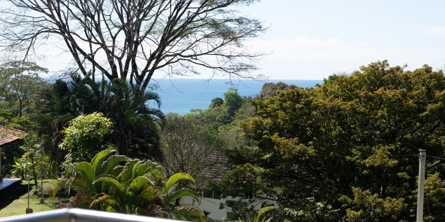 UVI258 – Villa Hermosa – 18 Unique 3-Bedroom Townhome Condo Just Minutes Walk from the Beach with Spectacular Ocean View – Perfect Rental Property in Playa Hermosa near Uvita Costa Rica