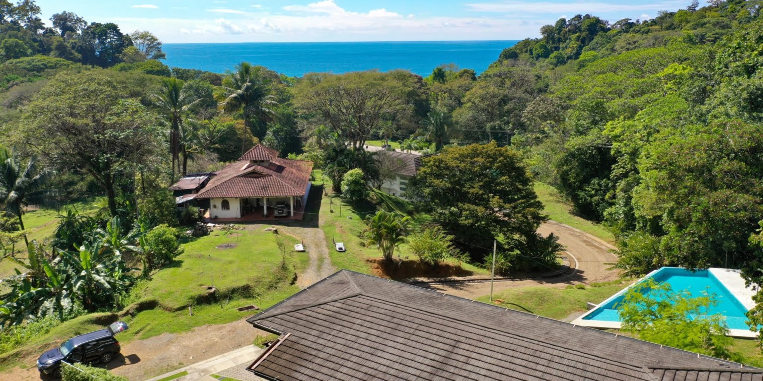 UVI258 – Villa Hermosa – 01 Unique 3-Bedroom Townhome Condo Just Minutes Walk from the Beach with Spectacular Ocean View – Perfect Rental Property in Playa Hermosa near Uvita Costa Rica