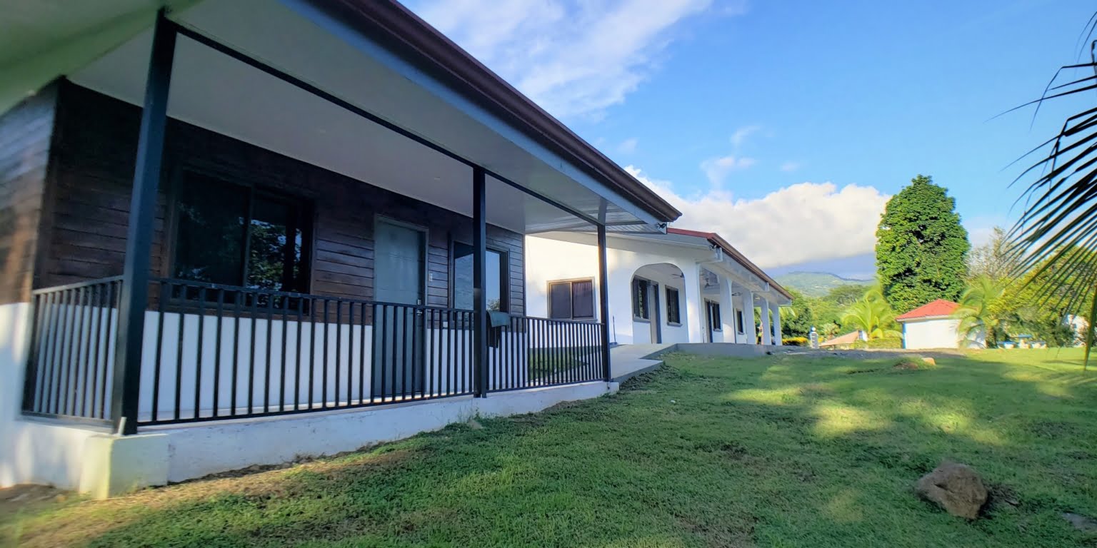 f7.1 Income Property with a 2-Bedroom Owner House & 3 2-Bedroom Apartments in the Heart of Ojochal Costa Rica
