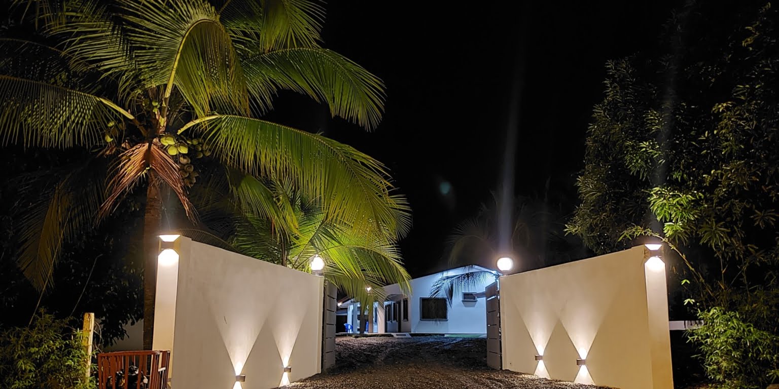 a1.1.1 (g2.1) Income Property with a 2-Bedroom Owner House & 3 2-Bedroom Apartments in the Heart of Ojochal Costa Rica