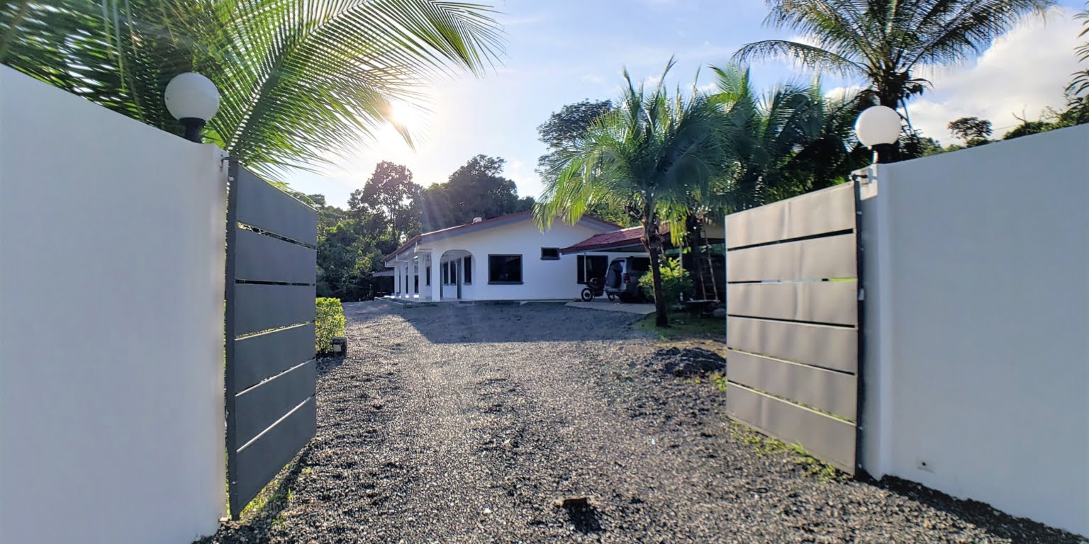 g2 Income Property with a 2-Bedroom Owner House & 3 2-Bedroom Apartments in the Heart of Ojochal Costa Rica