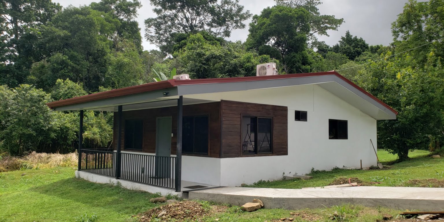 f1 Income Property with a 2-Bedroom Owner House & 3 2-Bedroom Apartments in the Heart of Ojochal Costa Rica