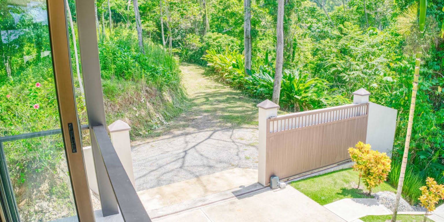 web_Casa Bonita_additional photos_5 Amazing Luxury 3-Bedroom Home Plus Guest Quarters & Infinity Pool Overlooking Whale’s Tail in Uvita Costa Rica