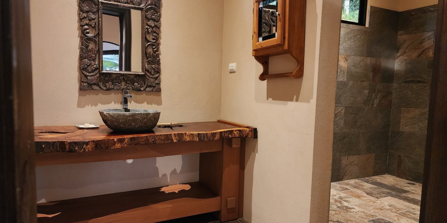 PLT173 – 30 Private Luxury Ocean View 2-Bedroom Home on 2.5 Acres for Great Privacy and Great Rental Potential in Platanillo above Dominical Costa Rica