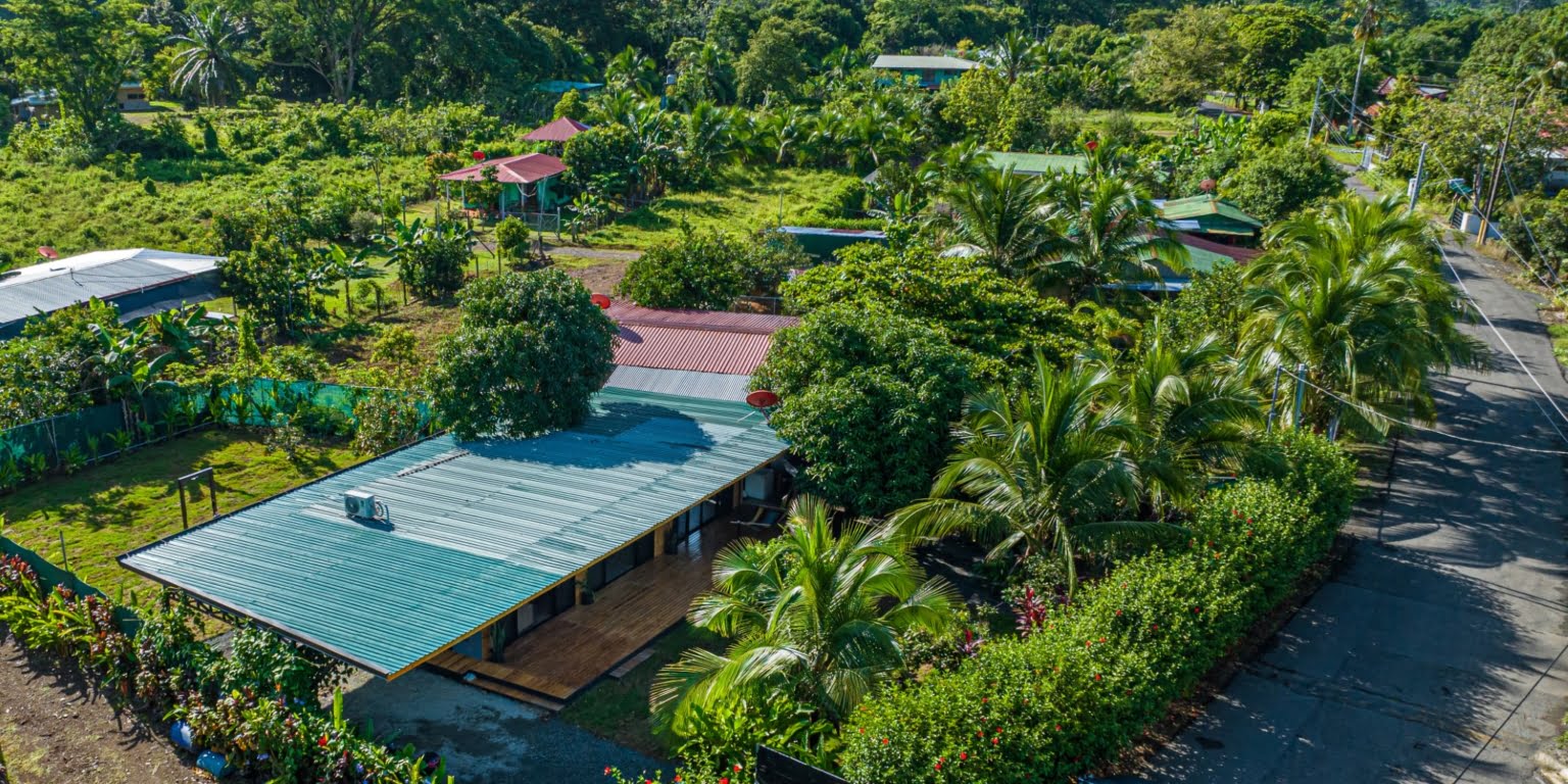 Cozy 1-Bedroom Hatillo Hideaway with with Pool only a Short Drive to the Beach in Hatillo near Dominical Costa Rica Cozy 1-Bedroom Hatillo Hideaway with with Pool only a Short Drive to the Beach in Hatillo near Dominical Costa Rica