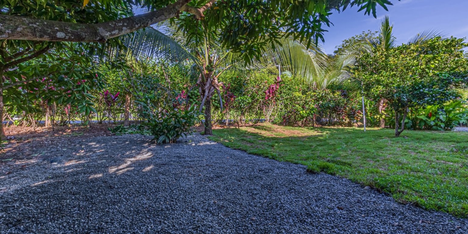 Cozy 1-Bedroom Hatillo Hideaway with with Pool only a Short Drive to the Beach in Hatillo near Dominical Costa Rica Cozy 1-Bedroom Hatillo Hideaway with with Pool only a Short Drive to the Beach in Hatillo near Dominical Costa Rica