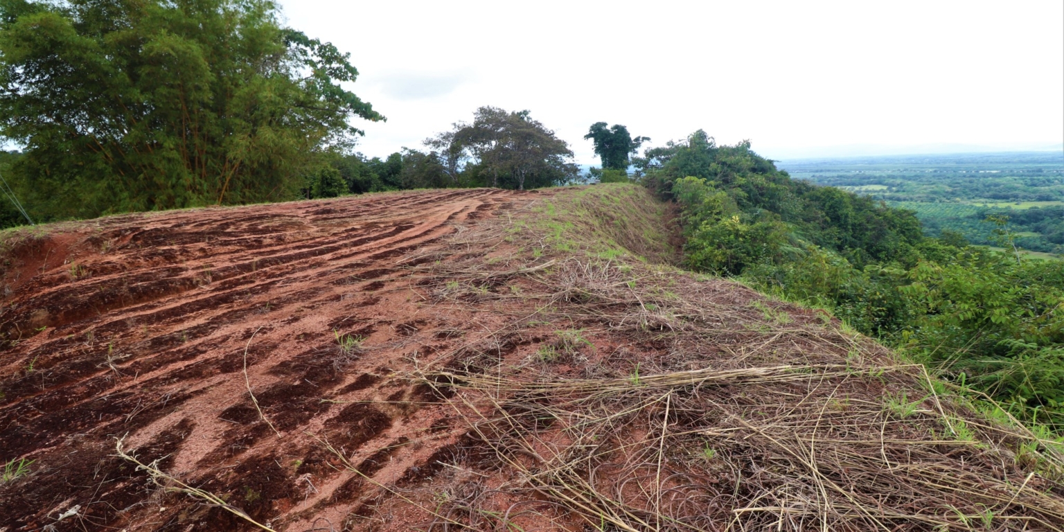 Expansive 9+ Acre Land with 360 Panoramic Views & Highway Frontage Perfect for Resort or Multiple Homes South of Ojochal Costa Rica