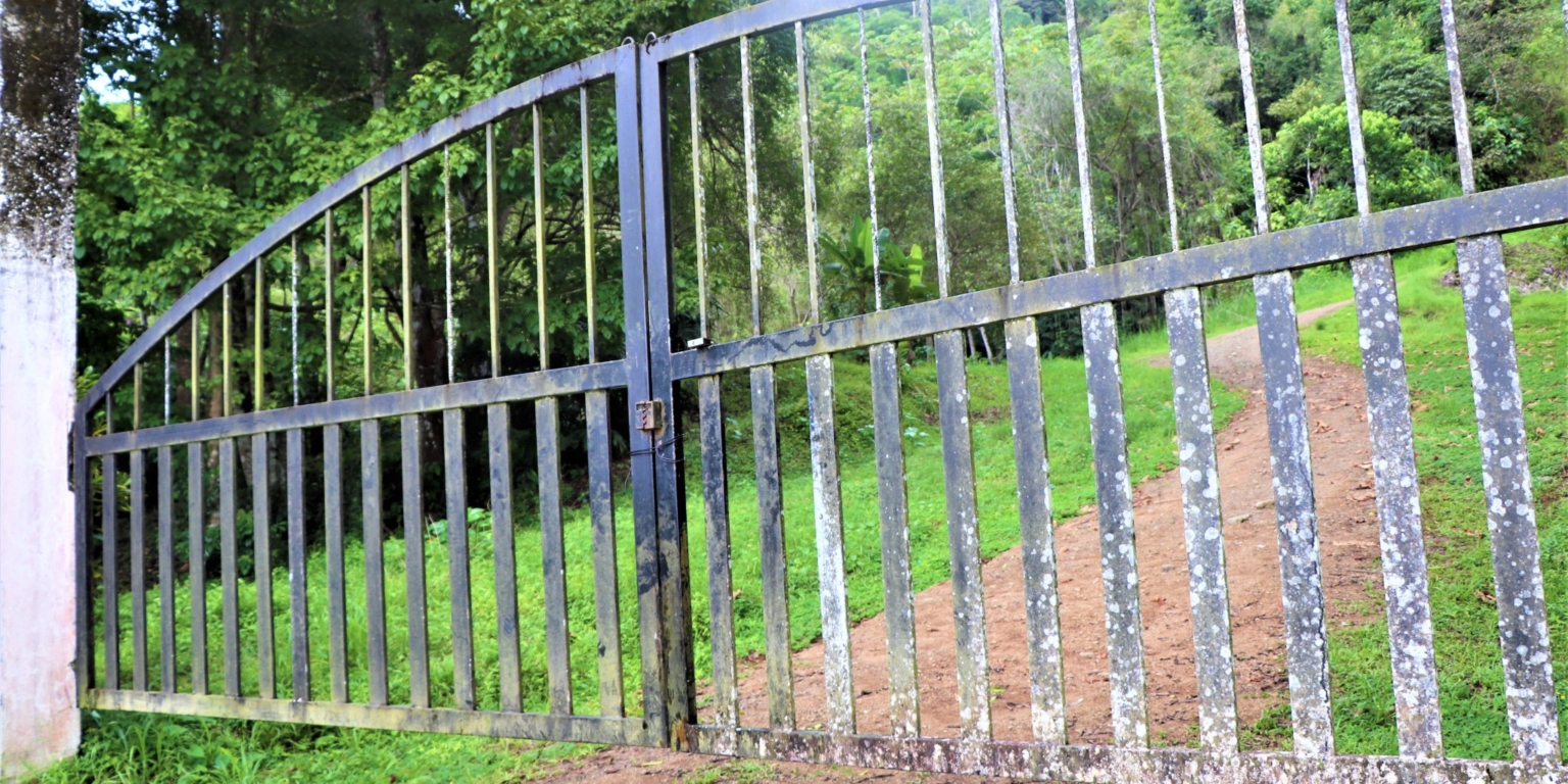 Expansive 9+ Acre Land with 360 Panoramic Views & Highway Frontage Perfect for Resort or Multiple Homes South of Ojochal Costa Rica