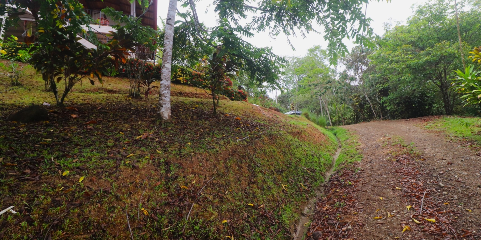 1 (49) Home with 3-Bedrooms with River Border in Easy Access Location in Ojochal Costa Rica