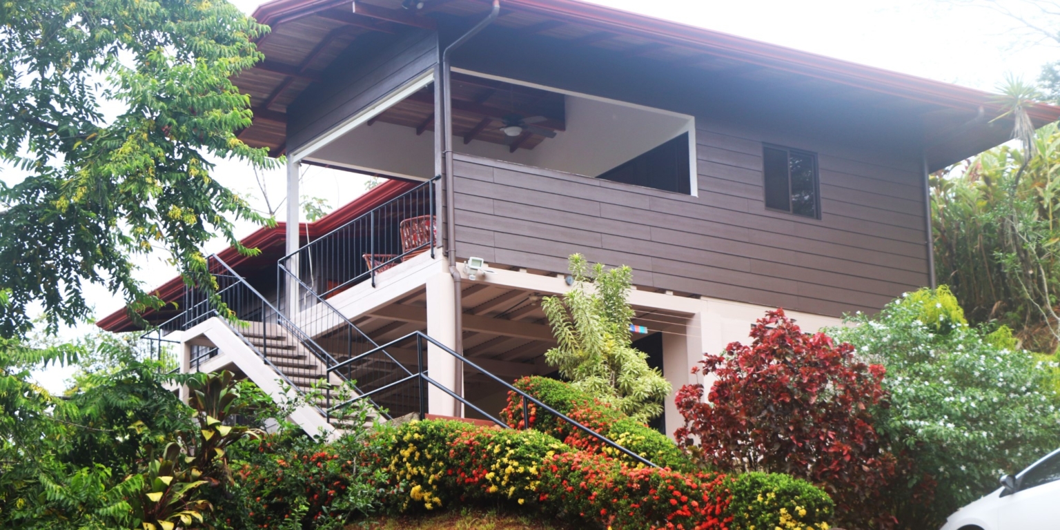 1 (38) Home with 3-Bedrooms with River Border in Easy Access Location in Ojochal Costa Rica