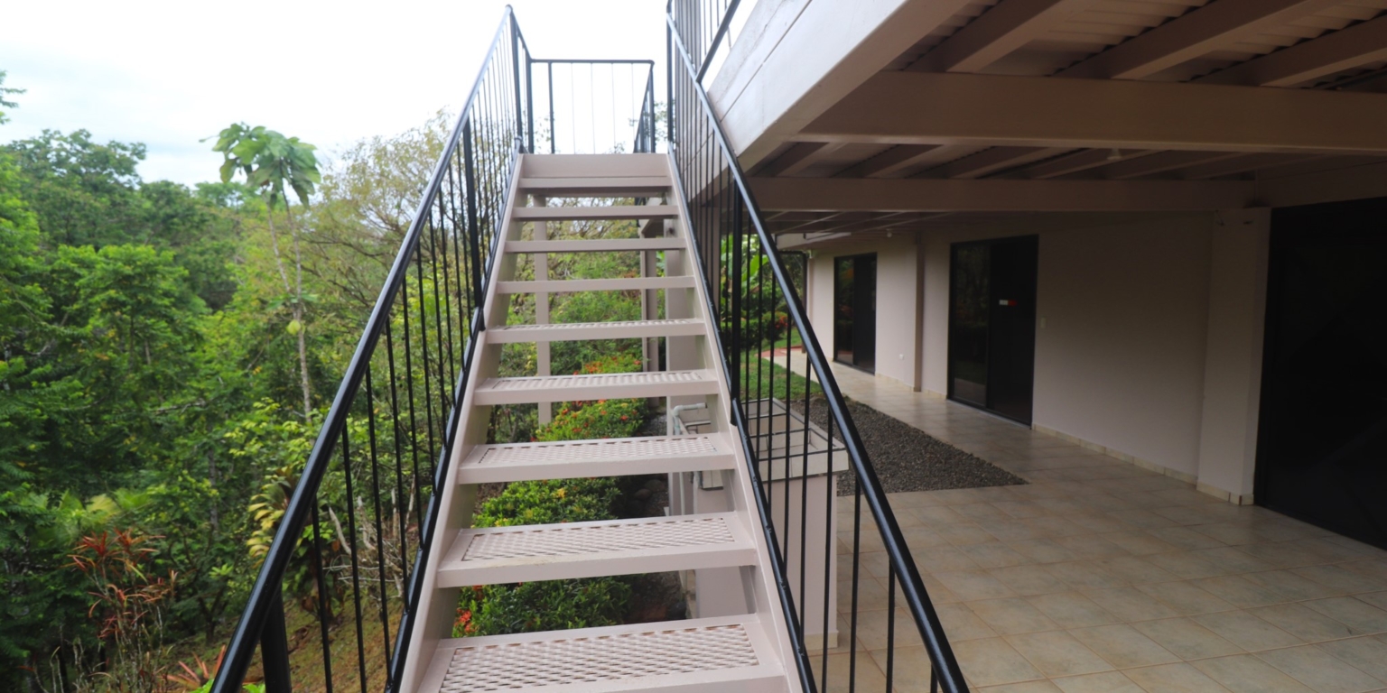 1 (20) Home with 3-Bedrooms with River Border in Easy Access Location in Ojochal Costa Rica
