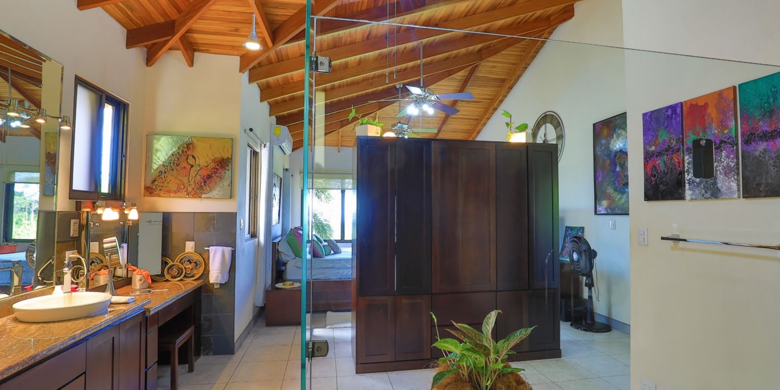 Relaxing & Elegant Beautiful 3-Bedroom Home with Mountain & Ocean Views in Chontales Costa Rica