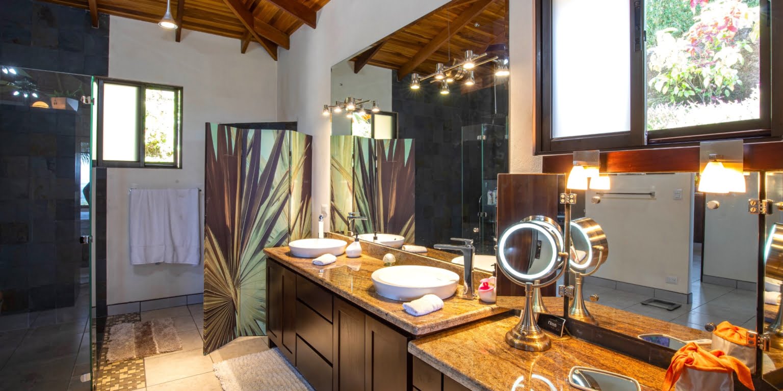 Relaxing & Elegant Beautiful 3-Bedroom Home with Mountain & Ocean Views in Chontales Costa Rica