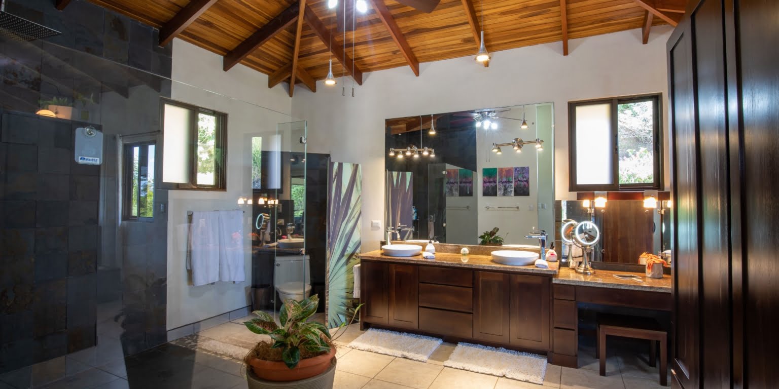 Relaxing & Elegant Beautiful 3-Bedroom Home with Mountain & Ocean Views in Chontales Costa Rica