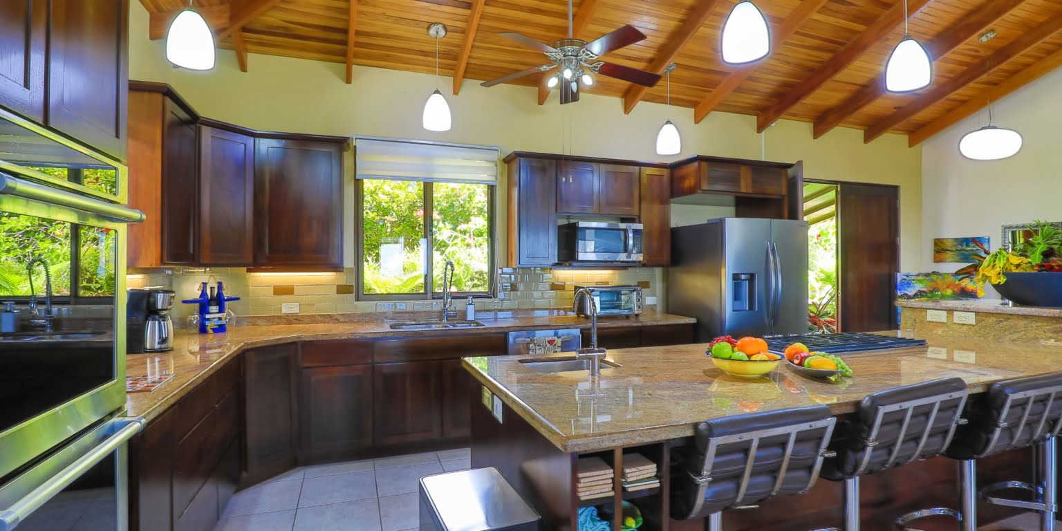 Relaxing & Elegant Beautiful 3-Bedroom Home with Mountain & Ocean Views in Chontales Costa Rica