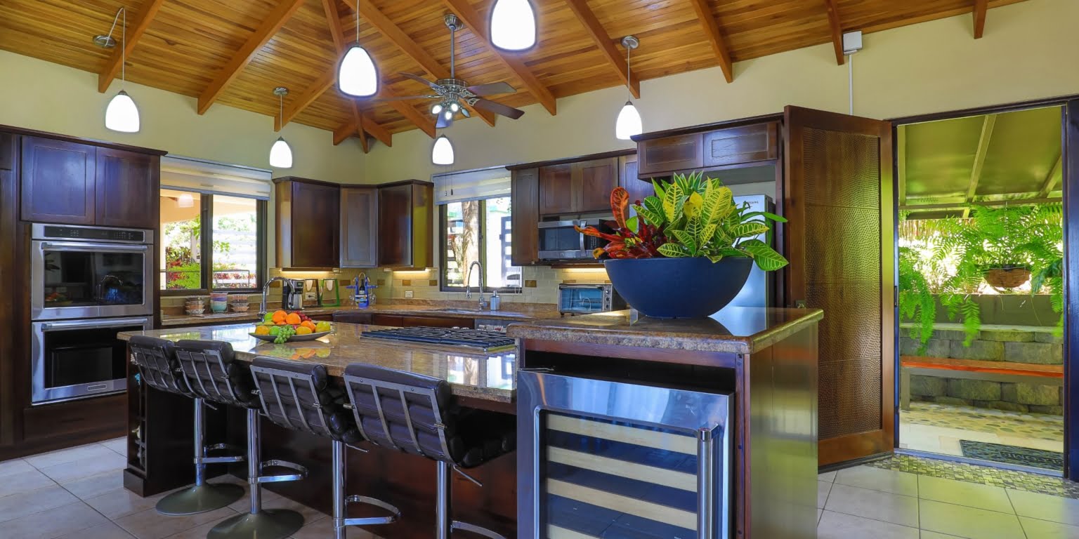 Relaxing & Elegant Beautiful 3-Bedroom Home with Mountain & Ocean Views in Chontales Costa Rica