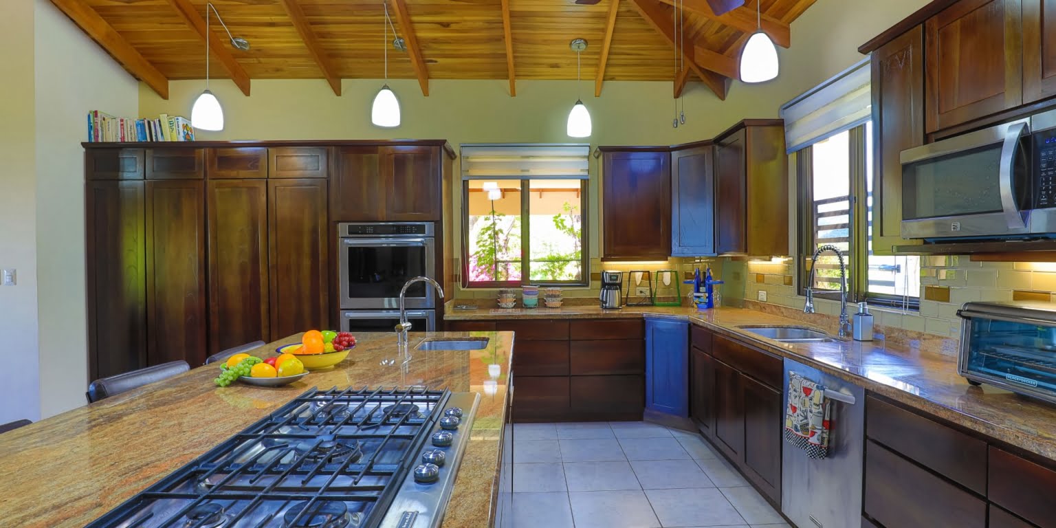 Relaxing & Elegant Beautiful 3-Bedroom Home with Mountain & Ocean Views in Chontales Costa Rica