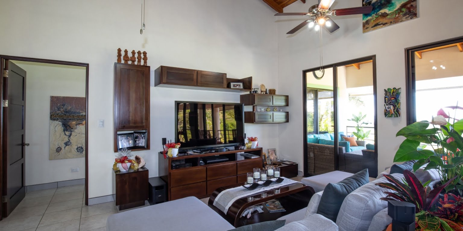 Relaxing & Elegant Beautiful 3-Bedroom Home with Mountain & Ocean Views in Chontales Costa Rica