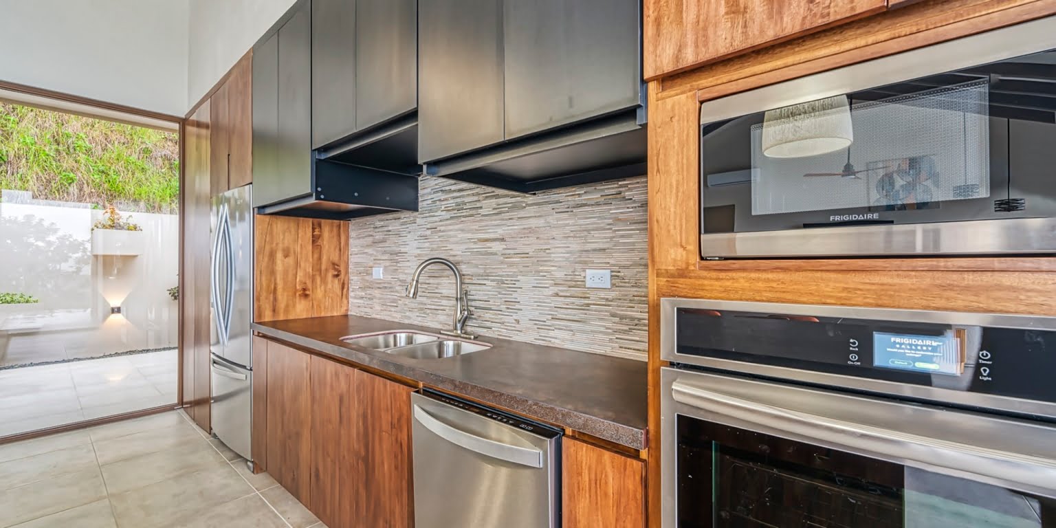 Stunning Brand New Luxury Ocean View 3-Bedroom Home with High-End Finishes in Ojochal Costa Rica Stunning Brand New Luxury Ocean View 3-Bedroom Home with High-End Finishes in Ojochal Costa Rica
