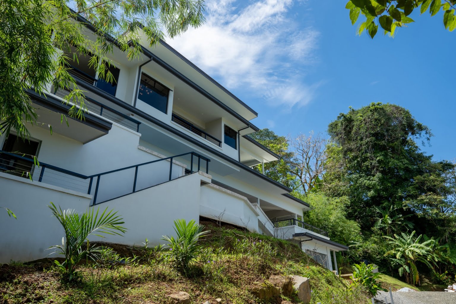 Luxury Ocean View 6-Bedroom Villa as an Exceptional Investment Opportunity