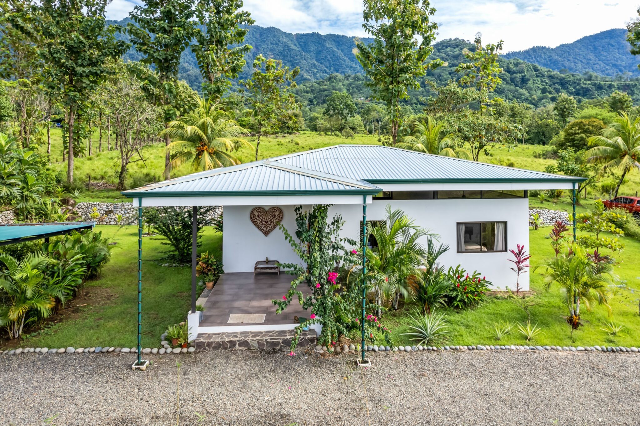Bright & Peaceful 3-Bedroom Home with Separate Workshop/Office Space & Stunning Views of the Lush Mountains in Easy-Access Location in Ojochal Costa Rica Bright & Peaceful 3-Bedroom Home with Separate Workshop/Office Space & Stunning Views of the Lush Mountains in Easy-Access Location in Ojochal Costa Rica