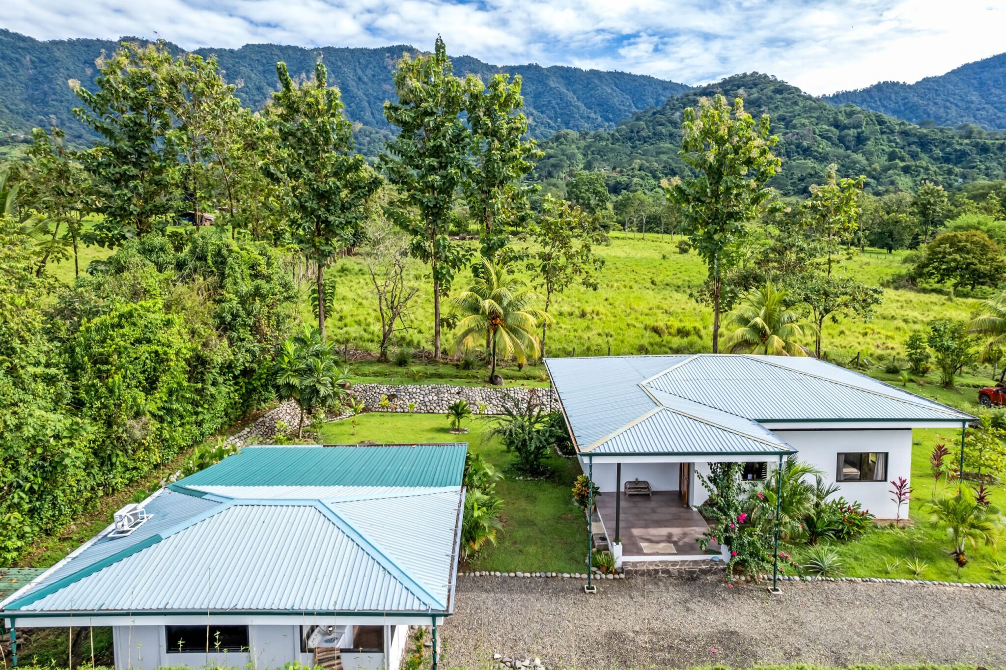 Bright & Peaceful 3-Bedroom Home with Separate Workshop/Office Space & Stunning Views of the Lush Mountains in Easy-Access Location in Ojochal Costa Rica Bright & Peaceful 3-Bedroom Home with Separate Workshop/Office Space & Stunning Views of the Lush Mountains in Easy-Access Location in Ojochal Costa Rica