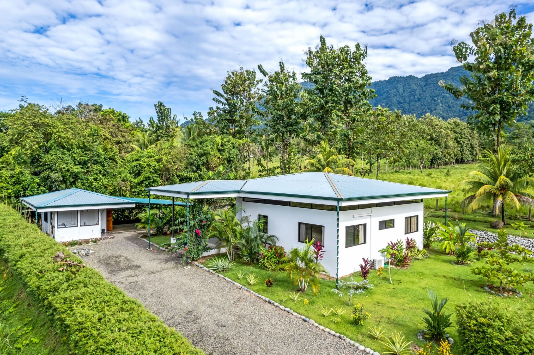 Bright & Peaceful 3-Bedroom Home with Separate Workshop/Office Space & Stunning Views of the Lush Mountains in Easy-Access Location in Ojochal Costa Rica Bright & Peaceful 3-Bedroom Home with Separate Workshop/Office Space & Stunning Views of the Lush Mountains in Easy-Access Location in Ojochal Costa Rica